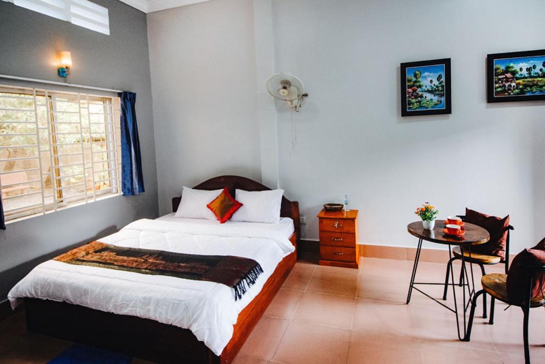 Lea'S Guesthouse And Restaurant Kampot Exterior foto